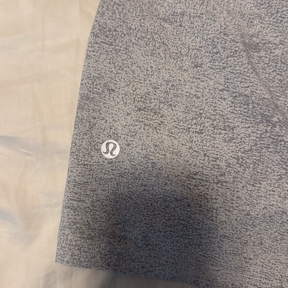 Lululemon Mens Pacebreaker 9 inch Linerless Shorts White XL - Picture 4 of 4